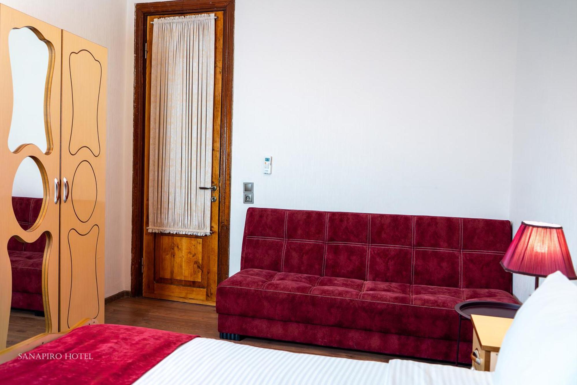 Sanapiro Hotel Kutaisi Exterior photo