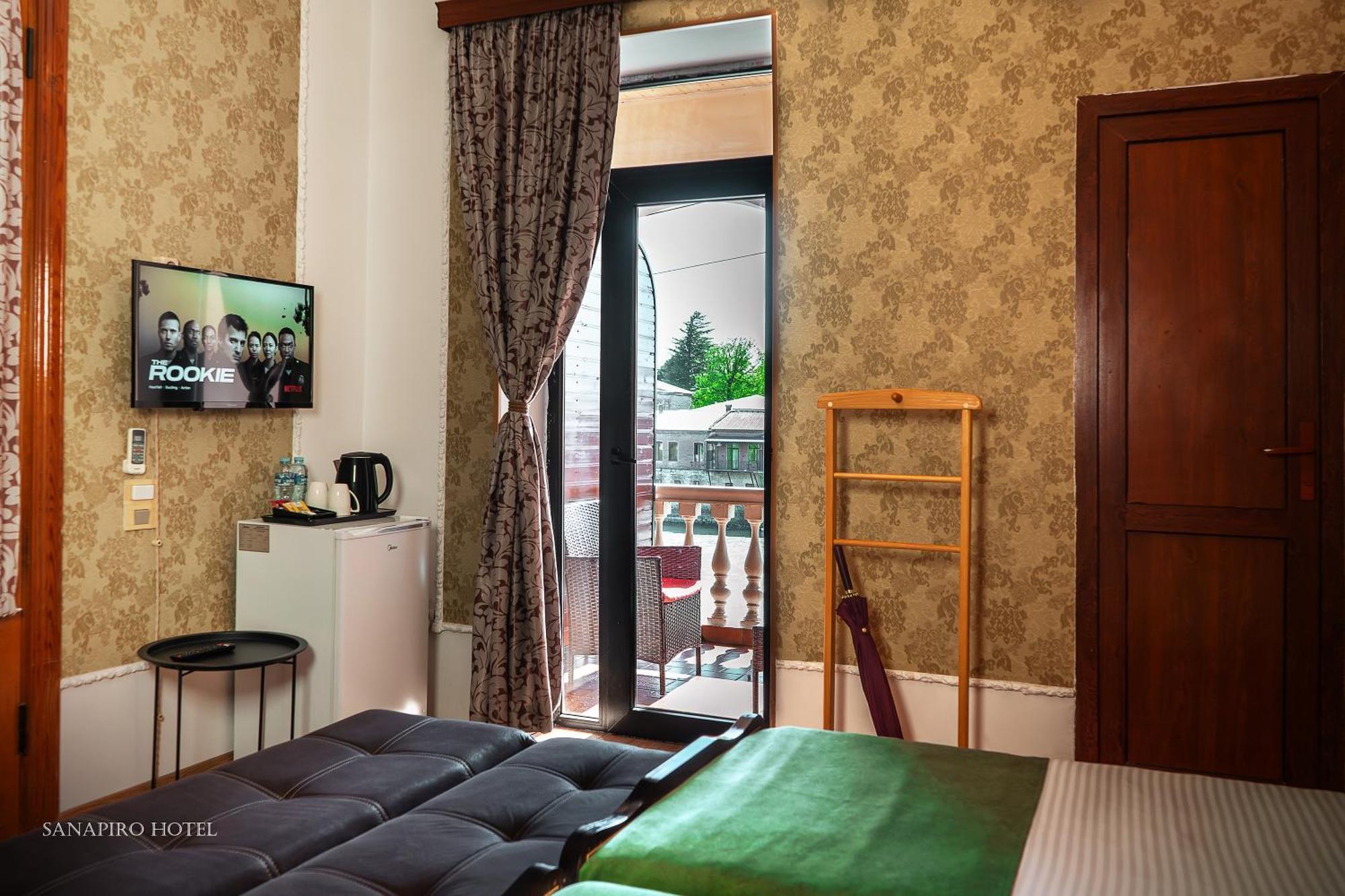 Sanapiro Hotel Kutaisi Exterior photo