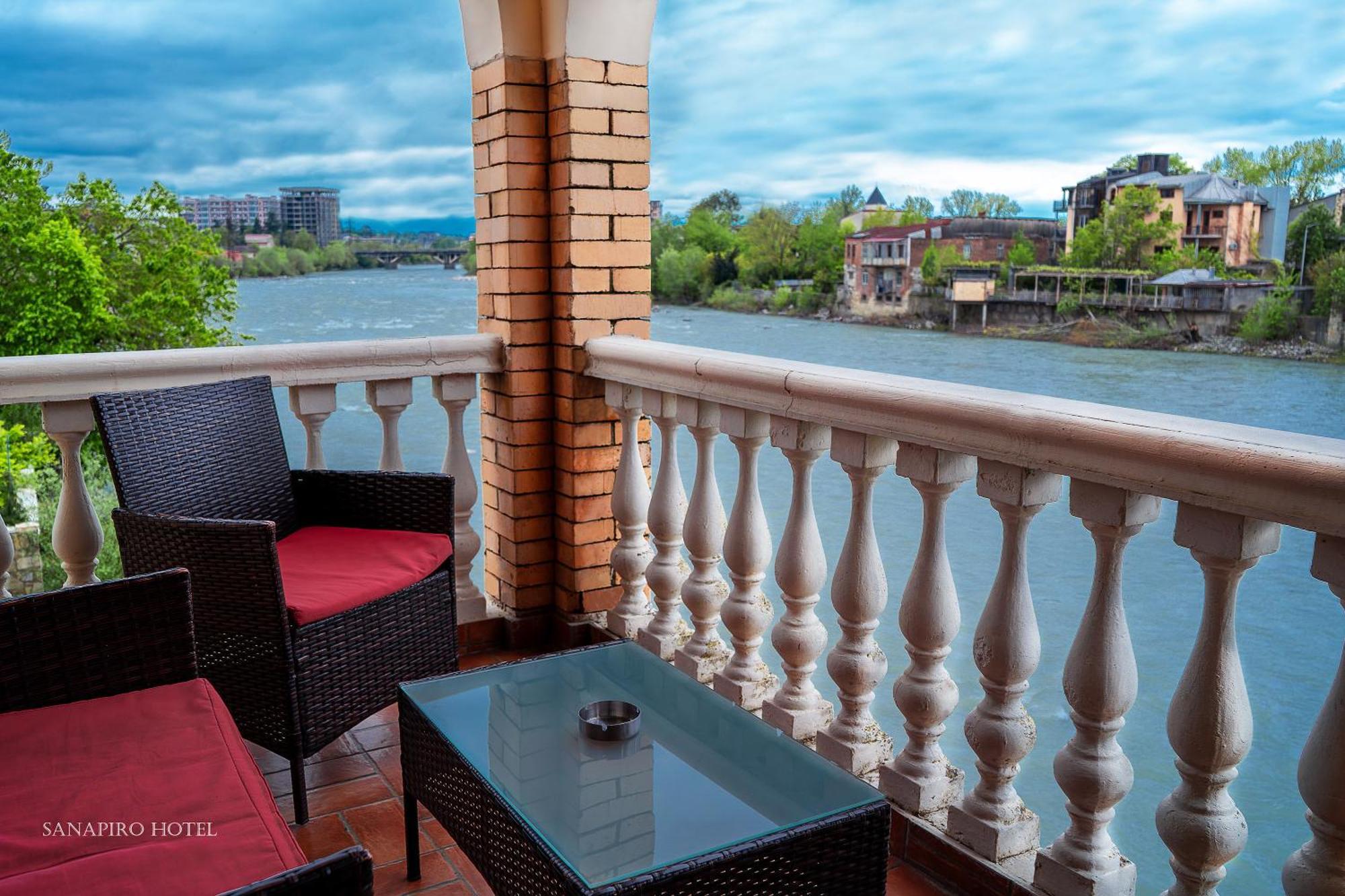 Sanapiro Hotel Kutaisi Exterior photo